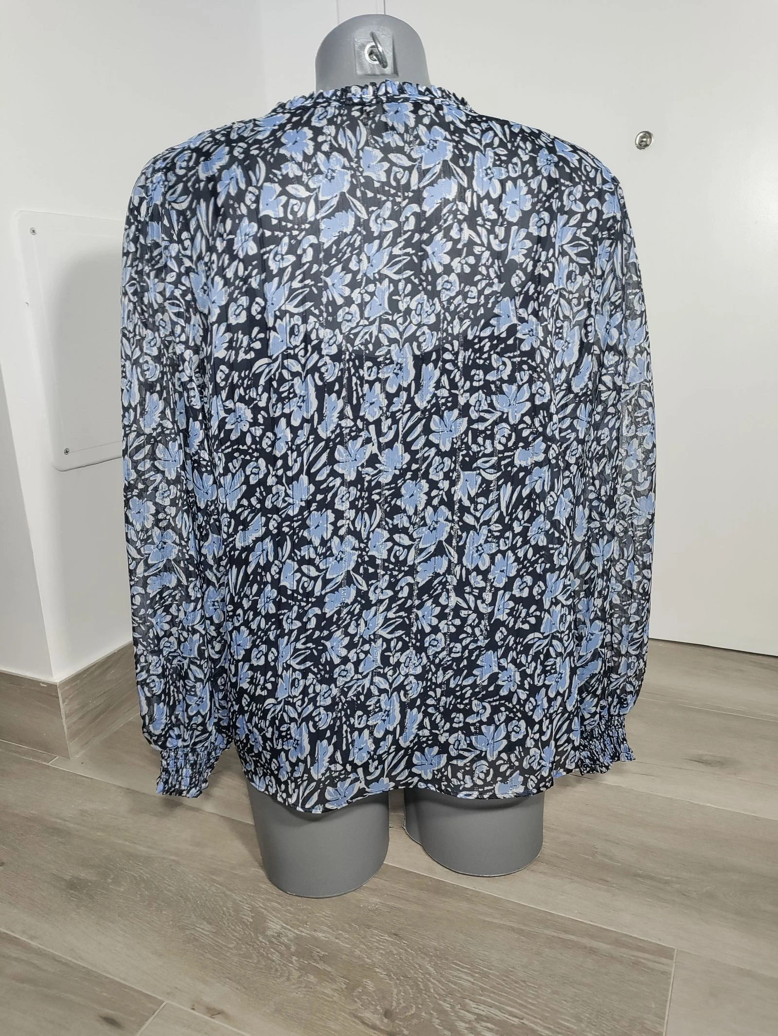 Blauwe bloemenblouse voor dames C&A met binnentop en lange mouwen – Maat 40 – photo 11